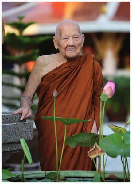 หลวงปู่จันทร์ศรี จันฺททีโป  (6).jpg